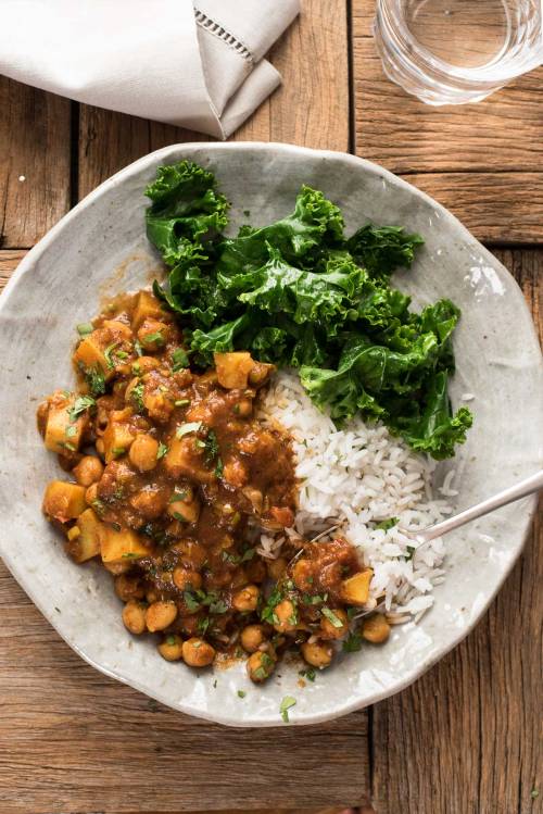 do-not-touch-my-food:  Chickpea & Potato Curry 