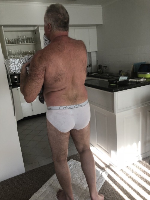 realundiemen:Sneaky pic of your friends dad in the morning…..