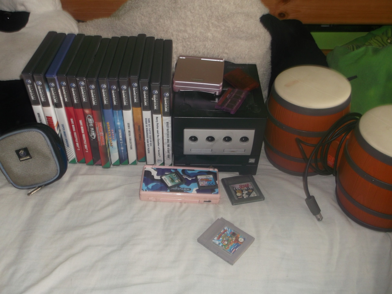 deaththegirlx:  been off school the past todays and got board so heres some of my