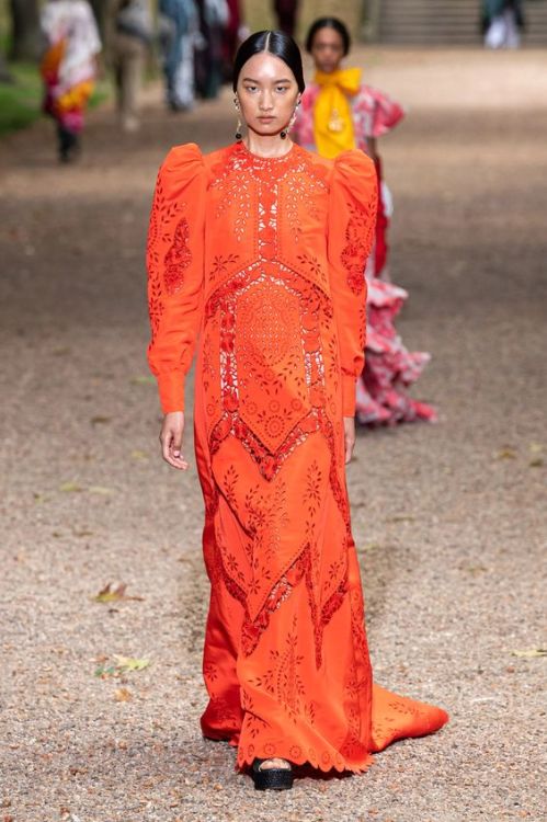 thegirlinthemiddlerunway
