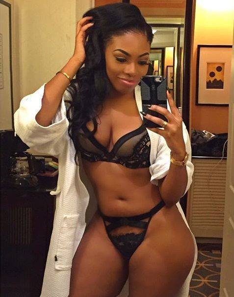stretchmartinblr:  sp8syAwfully Sexy