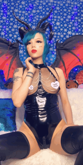 xcorpsekittenx:  Don’t forget that you can get my Snapchat for life for a $25 vote