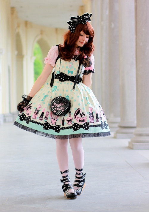 crazy-kitch:Part of my 2015 outfits :D seems I’m falling in love with black and red