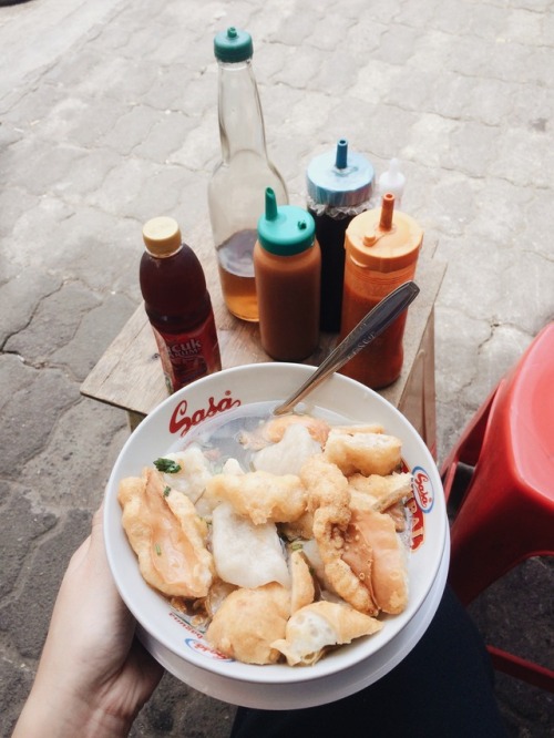 #TummyTales: Cuanki time is best timeBandung’s culinary scene is weird. There’s fried yeast covered 