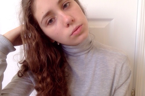 plaantsies:a slightly confused child in a turtleneck ☁️