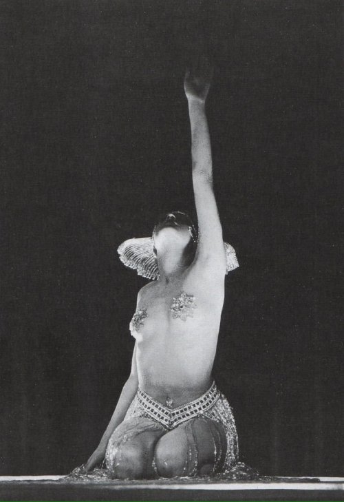 24hoursinthelifeofawoman:Metropolis. Fritz Lang, 1927.