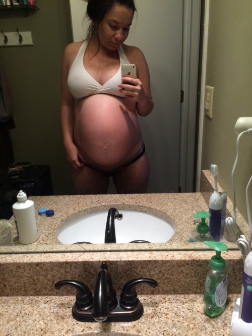 Porn photo mickeynicole2:  37 weeks. Ladies, these are