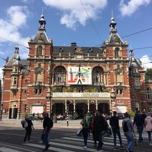 Theatre time! #leidseplein #amsterdam #amsterdamcity #livetheatrehttps://www.instagram.com/p/BnJ0h