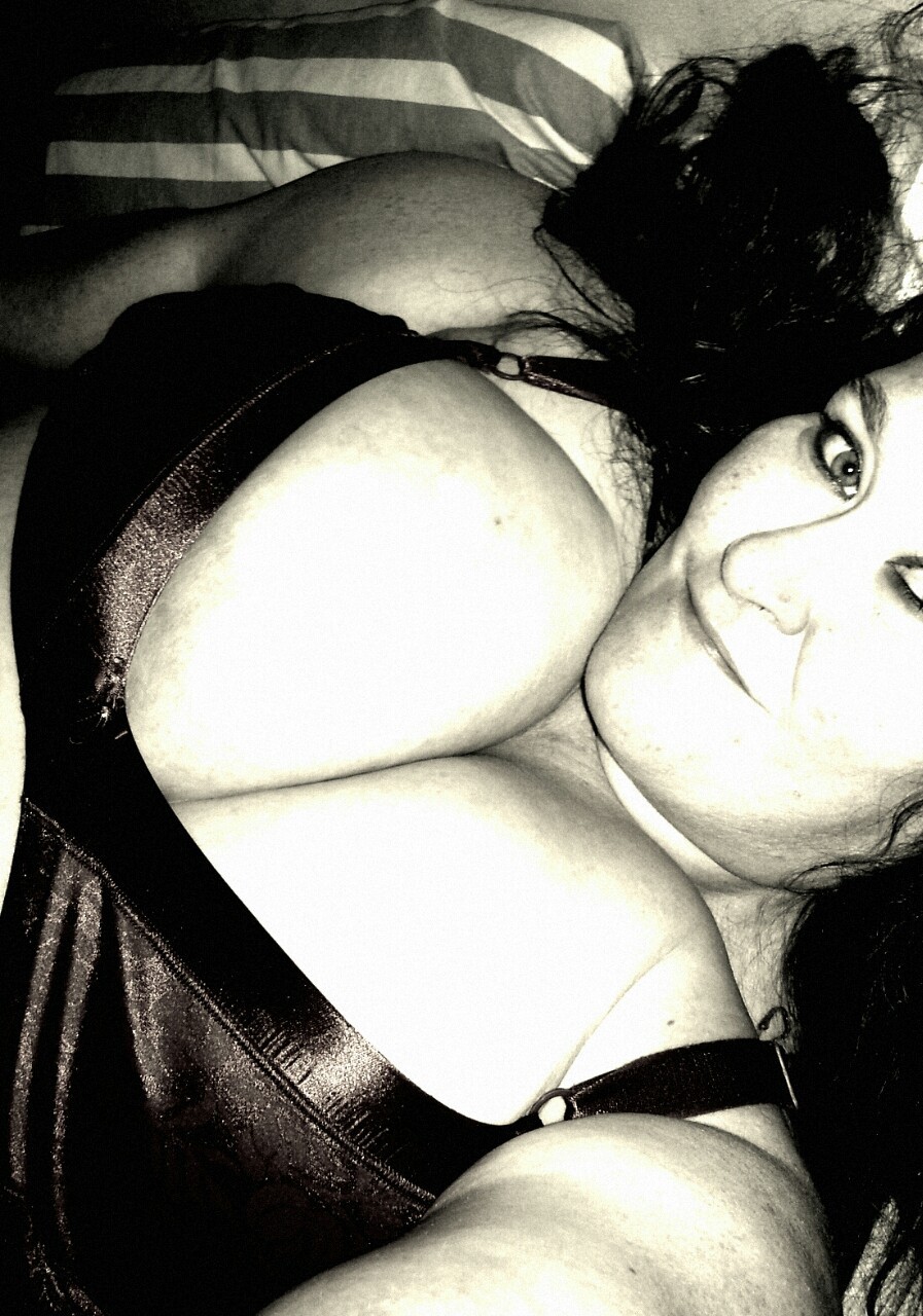 wickedlywenchy:  When you feel like shit black and white photos still manage to make