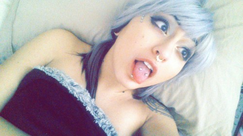 guro-kun:Just so I don’t fall behind on my cute selfies from this morning… bbc (bi