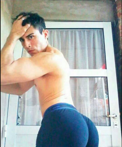 amantedenalgones:  Que rico se le marcan las nalgotas.