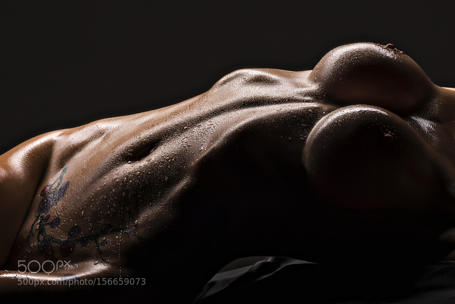 omgchoppedgoateedinosaurfan:  Nude BodyScape Water Droplets by Boudoir_Fusion_Photography
