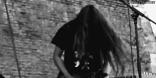 His Slowdive Tshirt makes me want to fuck him.