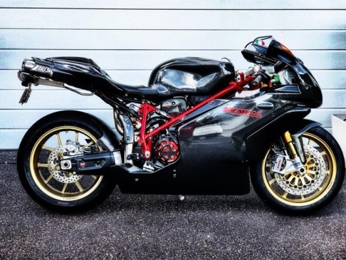 Ducati 999s Full carbon fairing