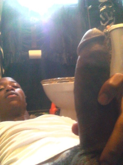scorpius21:  thequietstoner:  Tavorris  All black nude gay, str8, bi, blog http://scorpius21.tumblr.com/