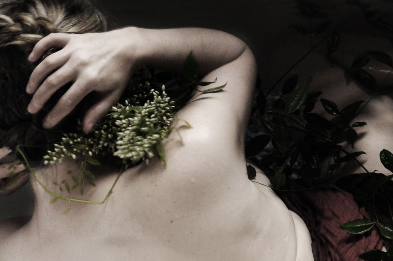 seaofcurves:  From the Earth