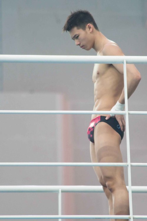mantop106911:中國奧運跳水金牌小帥哥的大屌包還真是飽滿… 陳艾森
