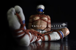 Yan-Zhu-Master:  整個腳掌貼到眼前的照片對某些人來說是不是特別有感Xd??