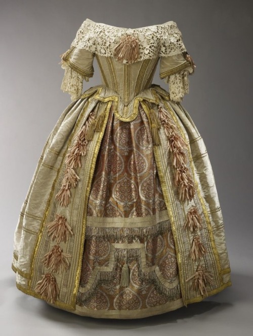 thequeenvictoriafiles: Costume worn by Queen Victoria to a ball inspired by ‘The Court of King