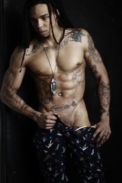 dominicanblackboy:  Sexy tall tatted dread