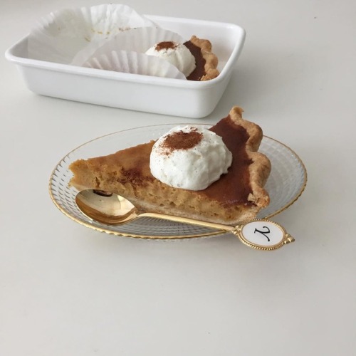 1gelato: www.instagram.com/p/BZLJUXol7Au/