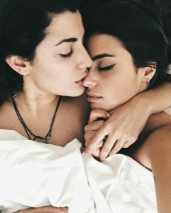 - Sapphic Embrace -