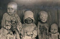 hauntedhistory:   Capuchins’ Catacombs Palermo, Italy  