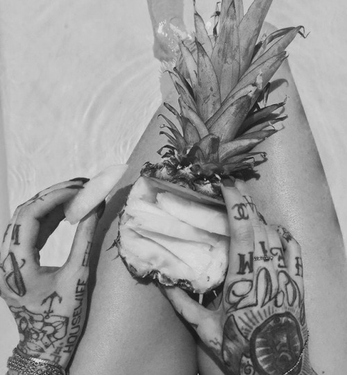 Follow and reblog if you like tattooed women :):):)