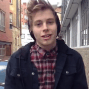 muketastic:  luke hemmings + fan videos [x]
