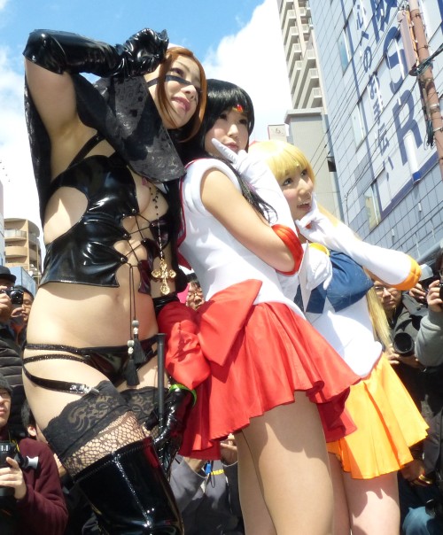 cosplaygirl:  セクシー・キュート・超個性的など、ありとあらゆるコスプレイヤーでごった返しの「日本橋ストリートフェスタ2014」に行ってきました - GIGAZINE