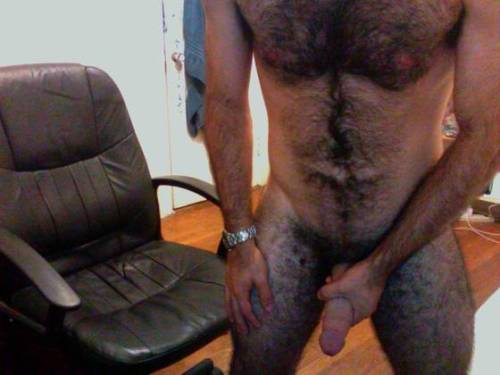 His hairy, sexy body is what dreams are made of - WOOF