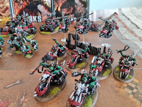  Here is my (currently) finished, painted and based Ork collection!I started collecting an Ork army 