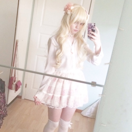 etoile-fairy:i should bleach my hair maybe??