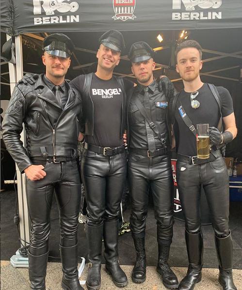 booted-gay: Leather Poker