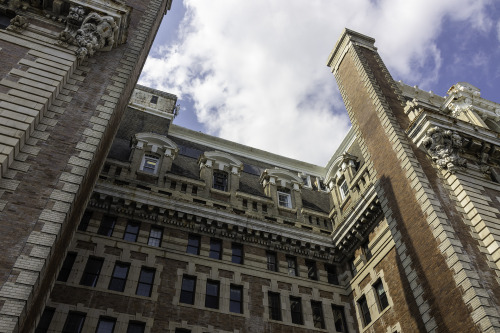 Unsolved Mysteries (Netflix 2020): “Mystery on the Rooftop”Belvedere Hotel, Baltimo