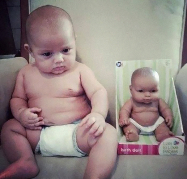 awesome-picz:  Babies Who Look Just Like Their Toy Dolls 