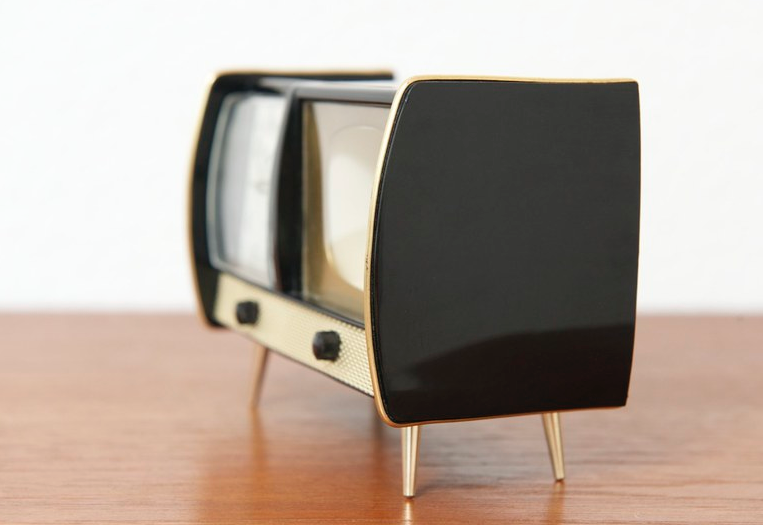 1950sunlimited:  I think I might actually kill for this clock. 