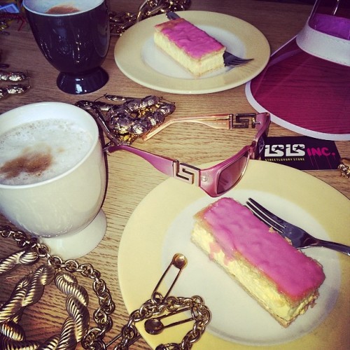 #coffee &amp; #tompoes at @isisinc with @dylanbeeke. #causewecan. #pink #gold #versace #shady #stuff
