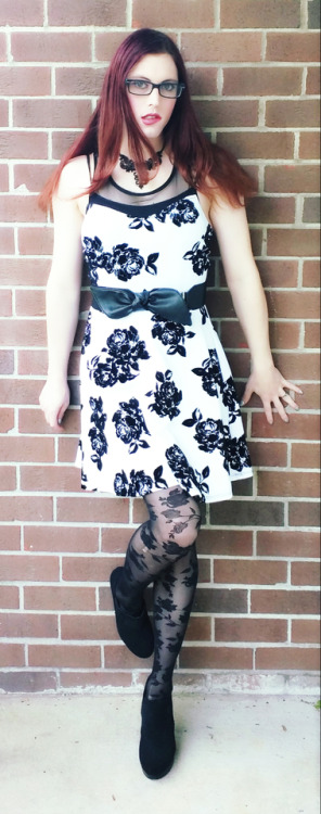 claralove25: Happy Wednesday everyone! I feel totally super cute in this outfit… Except for t