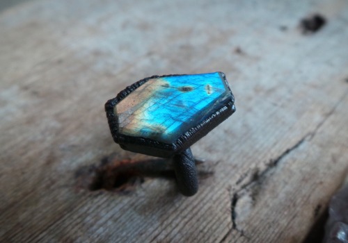 gothiccharmschool:batajandra:earthandbone:Hand cut coffin labradorite ring. One day I shall have one