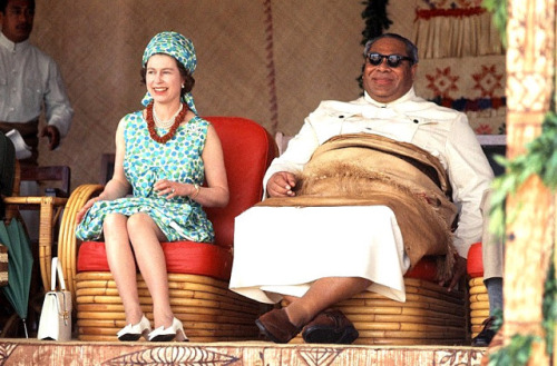 royaltyandpomp: THE KINGS T.M. Queen Elizabeth II of Great Britain and King Tupou IV of Tonga