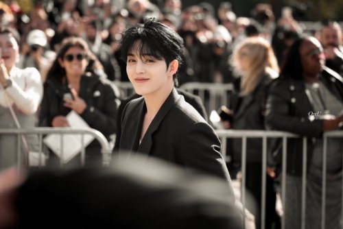 DAMN LOOK AT HIS SMILE