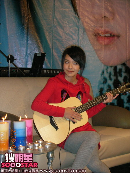 Taiwanese singer/actress Amber Kuo adult photos