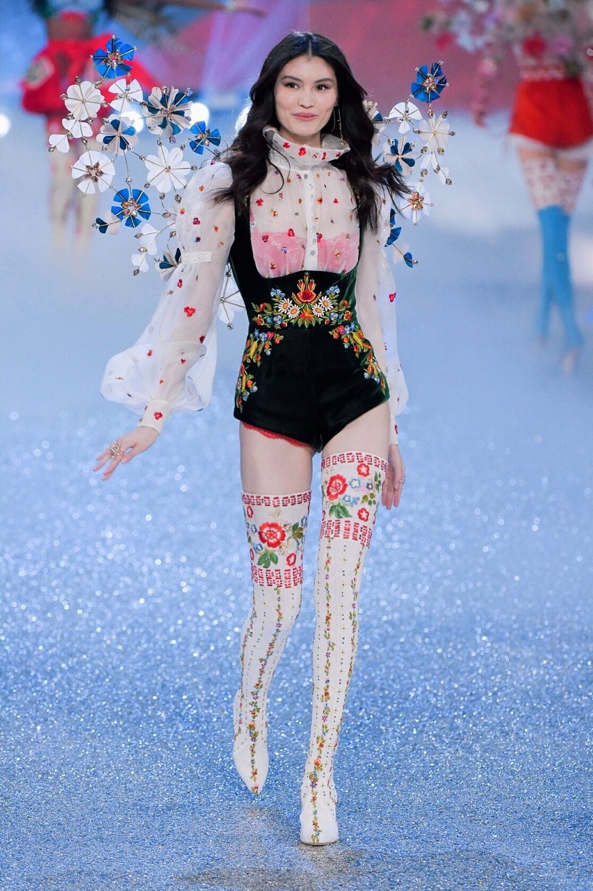 jessicazwu:  suihestyle: Sui He in ‘Mountain Romance’ VSFS 2016 Paris  Queen