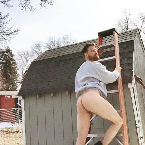 bigredatl: problematicgaze: Apparently I like being naked outside. Damn those cakes look tasty!  I v