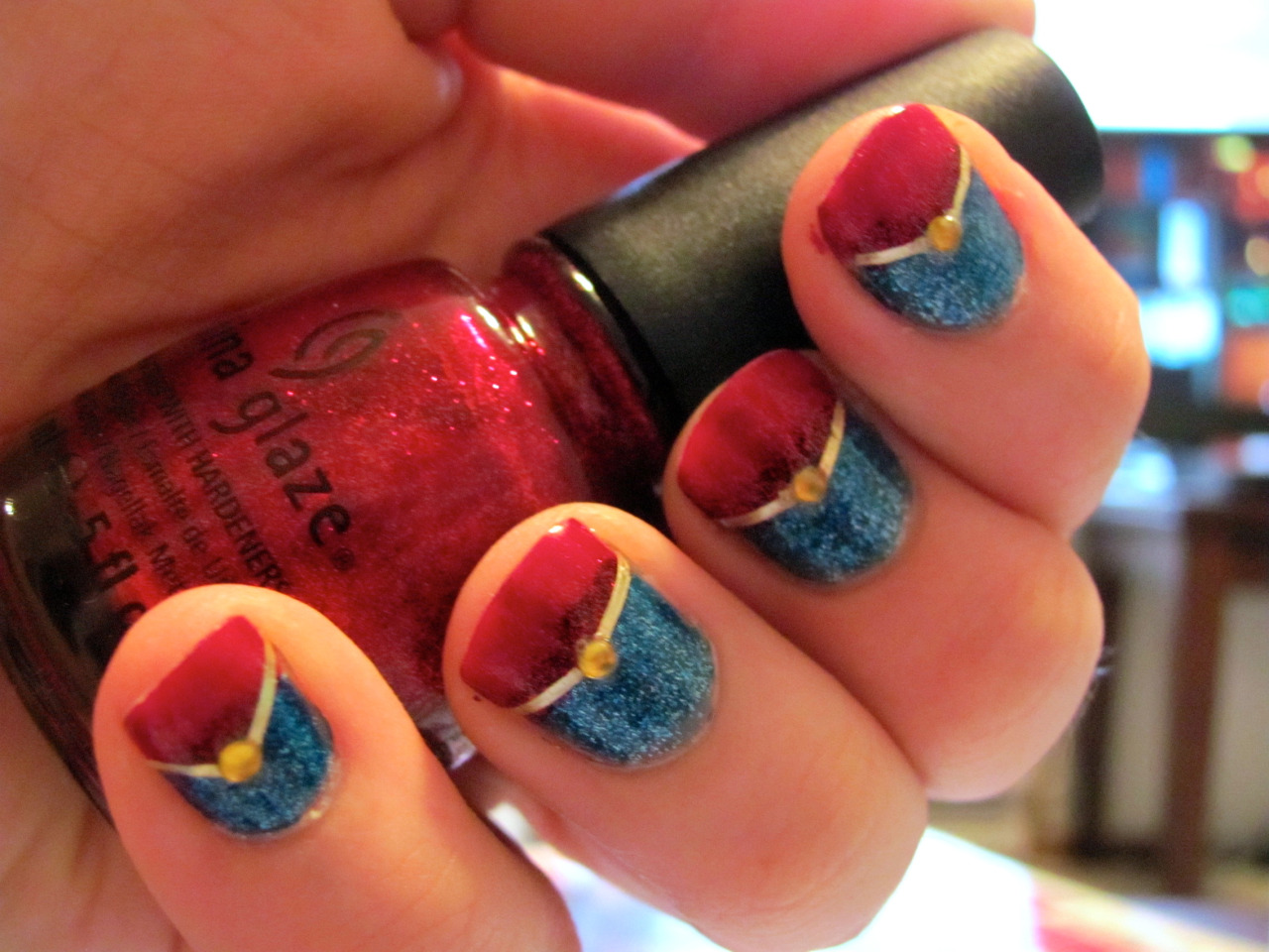 shinykari:  Captain Marvel manicure! Waaaay more complicated than most of my other