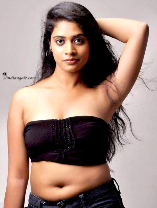 hotindianactress: Hot curvy babe!