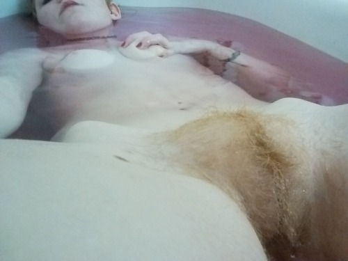 avery-vulpes:  My bath from the other day porn pictures