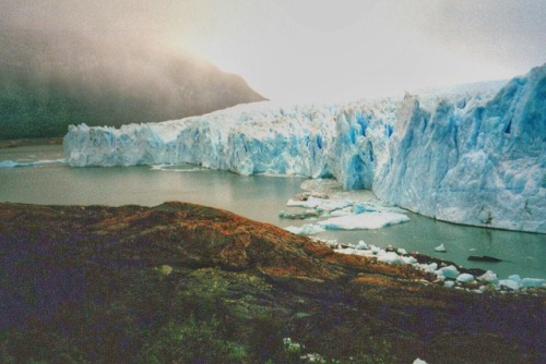 Campo de hielo del sur se encuentra con el Lago Argentino, Parque Nacional  los Glaciares, Santa Cru