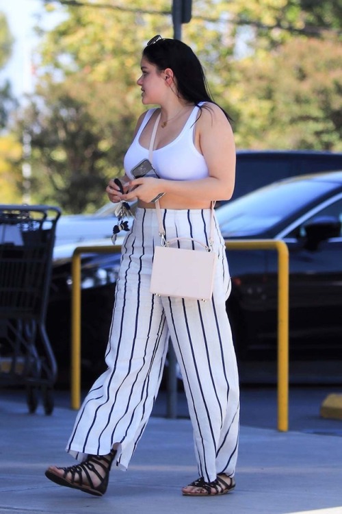 arielwinter-daily: June 20: Ariel heading to Bed, Bath &amp; Beyond in Los Angeles, California [